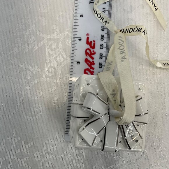 Pandora White Ceramic Gift Box Ornament 2016 - Picture 6 of 7